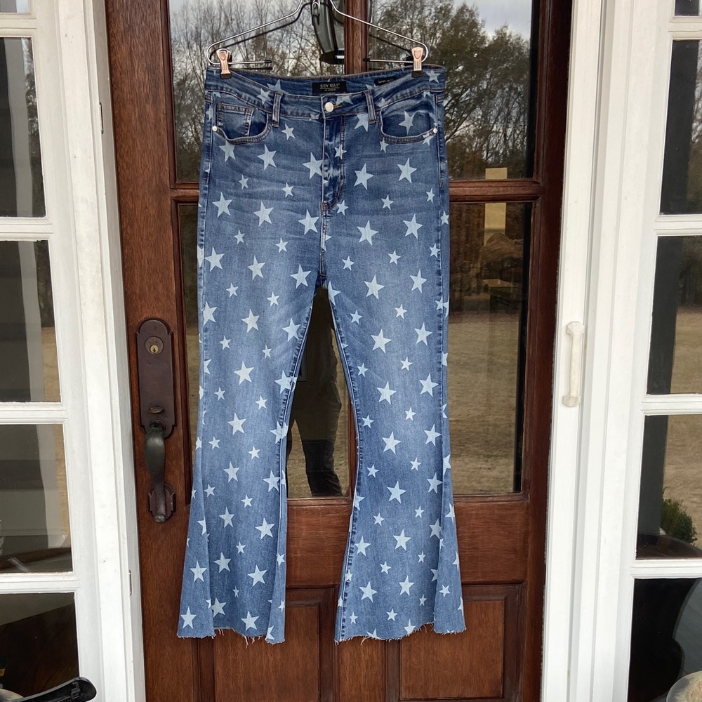 Judy Blue Super Flare Fit Jeans With Stars.‎ Size 15/32